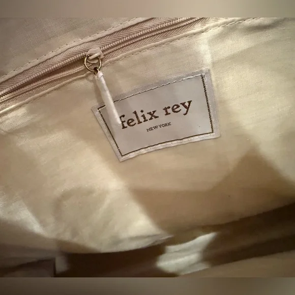 NWT Felix Rey Straw Tote with Pink Lip and Black Eyelash Motif - Picture 4 of 6